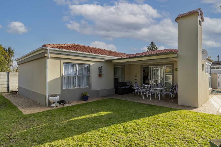 To Let 3 Bedroom Property for Rent in Somerset Ridge Western Cape